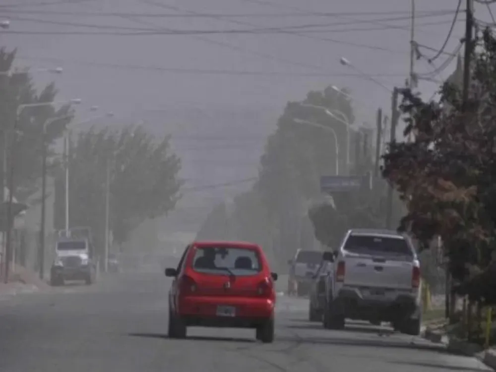 ¡A cerrar ventanas! Emiten un alerta por fuertes ráfagas de viento Sur