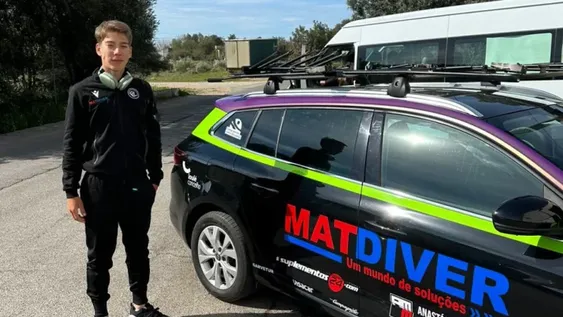 Doble debut en Portugal