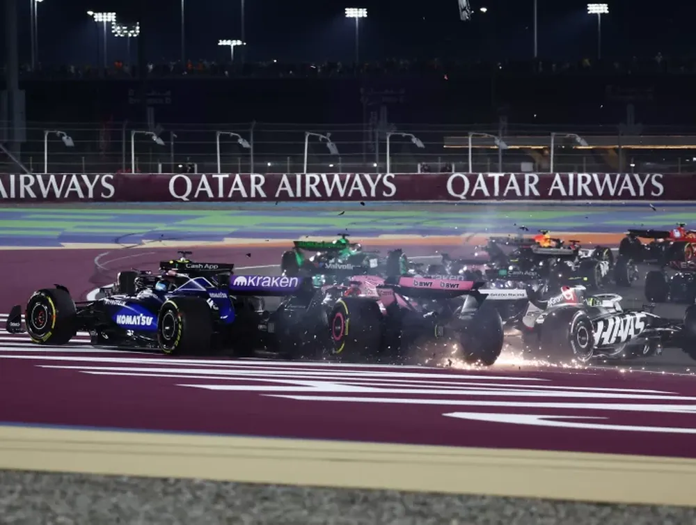 Rebote. Hulkenberg perdió el auto y golpeó a Ocon, que impactó a Colapinto.