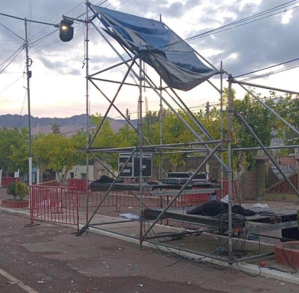 Carnaval accidentado en Calingasta: un obrero sufrió fracturas cuando cayó desde un poste desde 4 metros de altura