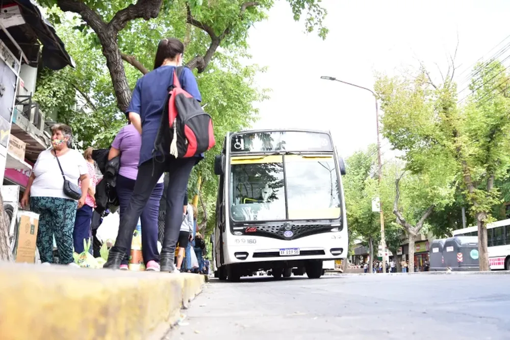 Empresarios aseguran que el transporte está garantizado para el lunes en San Juan