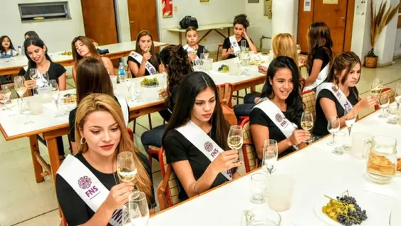 Preparan un megaevento para que las embajadoras del Sol hablen en público