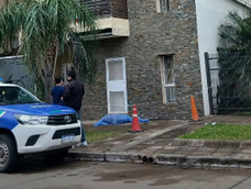 una mujer cayo de un edificio