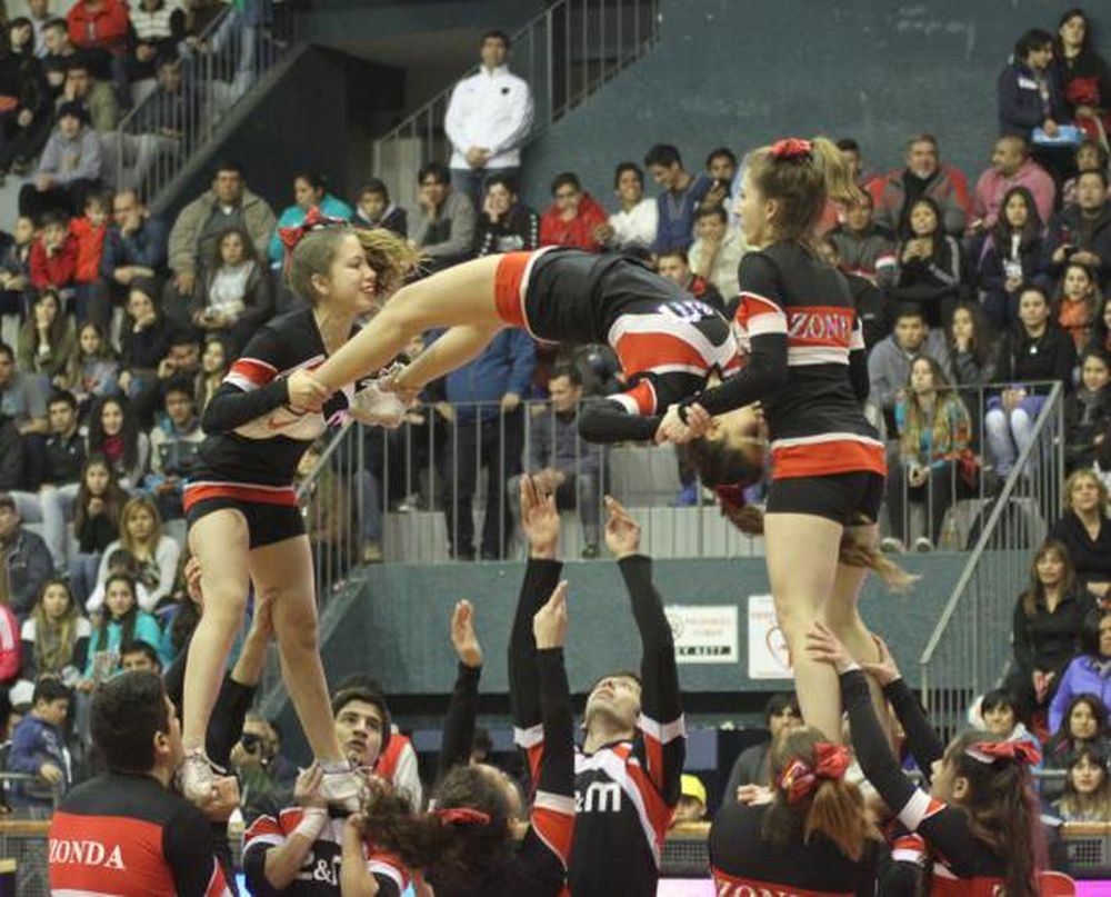 Mucho show en el Cantoni
