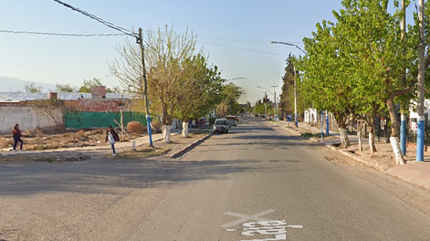 Iba con su hijo de 8 años en moto, chocó con una camioneta y terminó quebrado