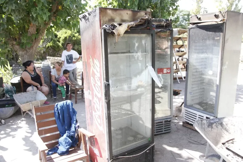 Pérdidas totales en un maxiquiosco por un incendio