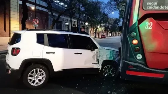 Romina Malaspina chocó contra un colectivo