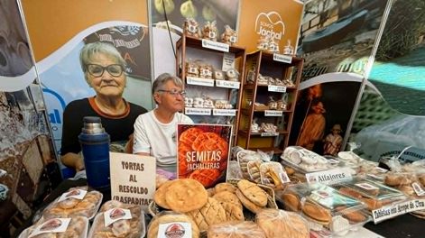 Doña Pepa volvió a la Feria Internacional de Artesanías, con sus tortitas jachalleras, tortitas al rescoldo, tabletas de arrope, semitas con chicharrones... y cocho.&nbsp;