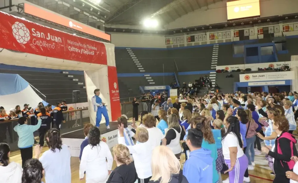 En marcha. El lanzamiento de los programas  Activate y Adultos saludables se realizó en el Estadio Aldo Cantoni.
