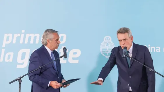 Alberto le tomó juramento al nuevo jefe de Gabinete