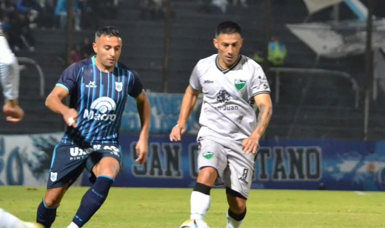 Titular. Guillermo Acosta se terminó de afianzar con toda su experiencia en el mediocampo de San Martín.