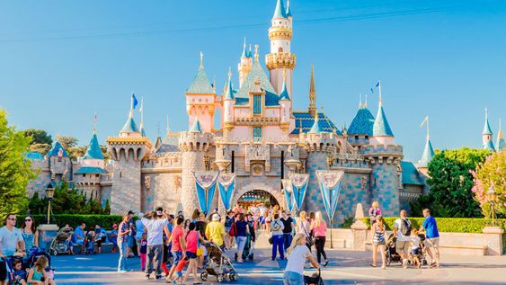 Disneyland París se convertirá en un centro de vacunación contra el Covid 19