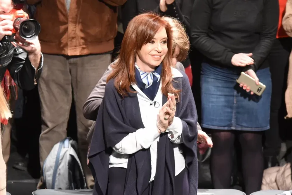 Cristina Kirchner no votará mañana por problemas con un vuelo