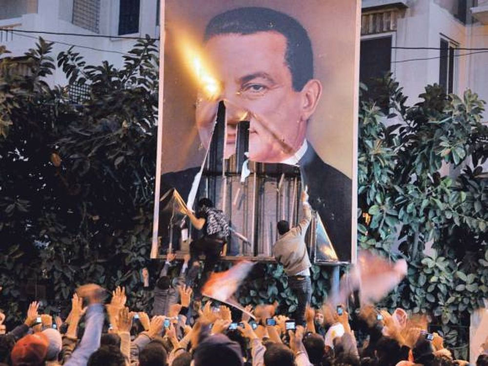La renuncia de Mubarak también hizo bajar el oro