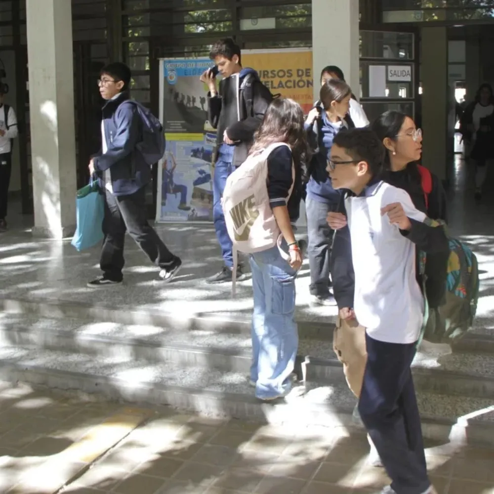 Para “no nivelar hacia abajo”, sumaron tres requisitos para pasar de año en secundaria