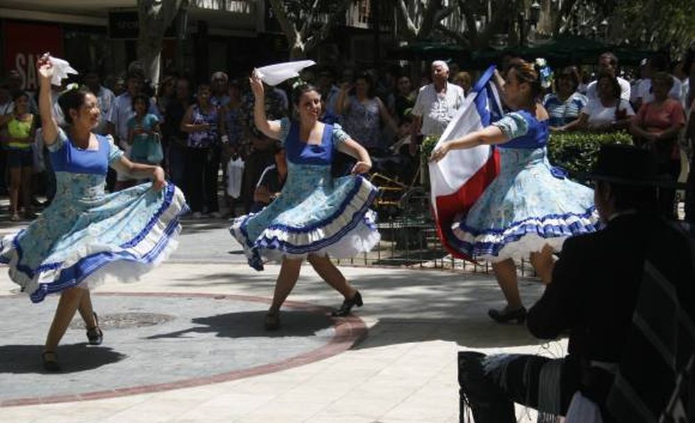 Con música y baile, Angaco  promocionó su camping