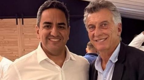 Enzo Cornejo junto a Mauricio Macri.