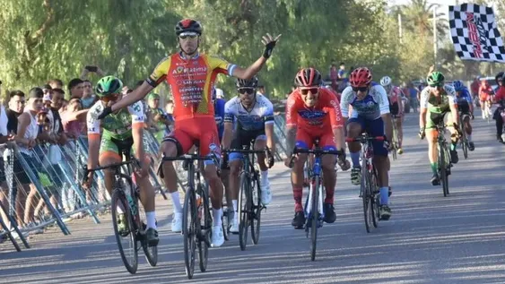 Gerardo Tivani se quedó con la última carrera de la temporada local