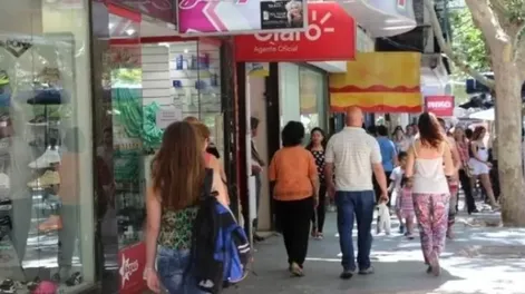 Las ventas en comercios minoristas cayeron 5,2% en diciembre