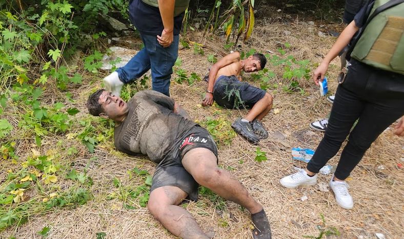 Keloke” y “Meca, luego de intentar escapar por una zona llena de vegetación y un basural, pero fueron arrestados.