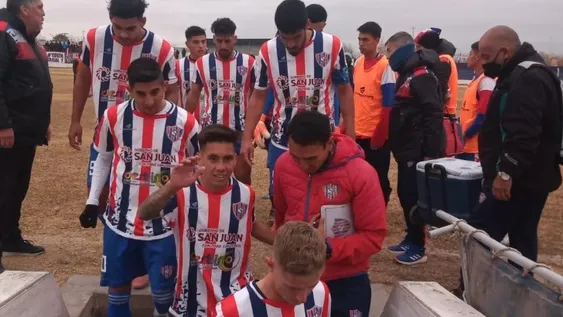 Peñarol derrotó al escolta Sansinena y se metió en puestos de clasificación