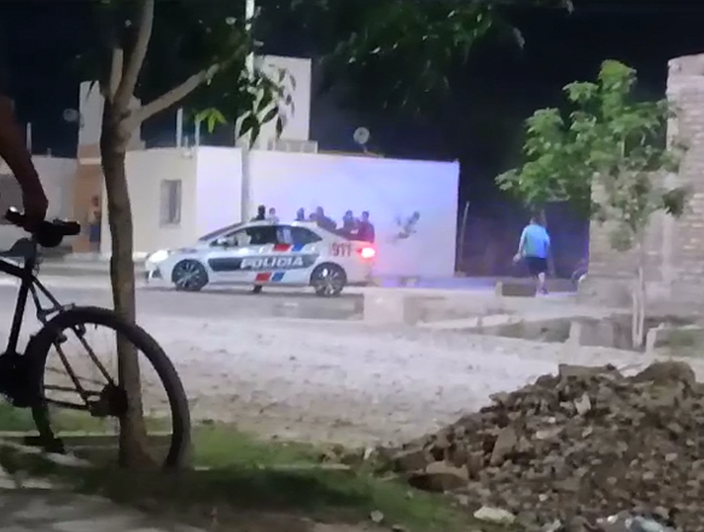 Por un gresca ocurrida en el interior del barrio Valle Grande, resultó baleado Emir.