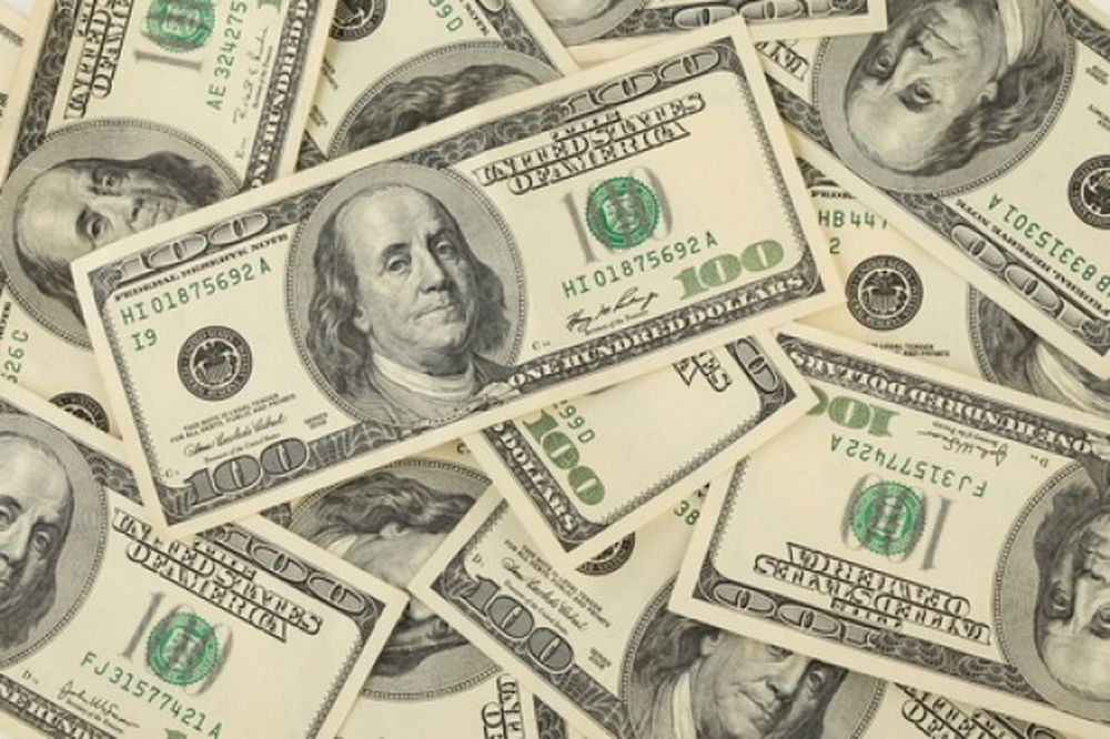 La mayor oferta tiró abajo el precio del dólar