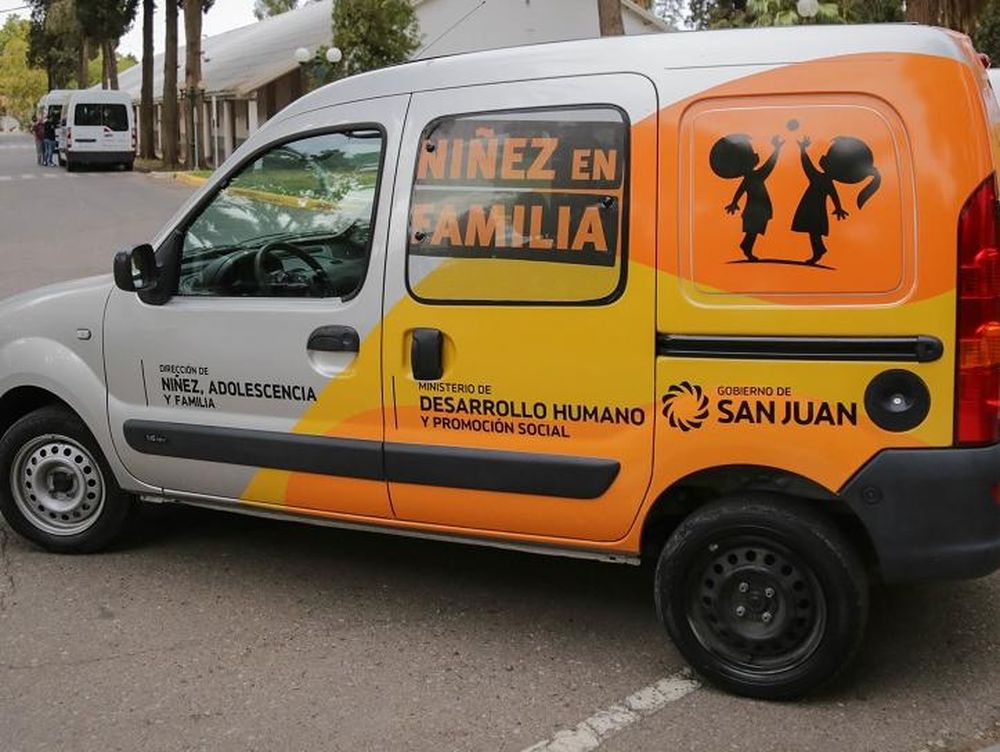 Rescataron a dos niños de 8 y 3 años que pasaron el día solos, llorando y encerrados en su casa