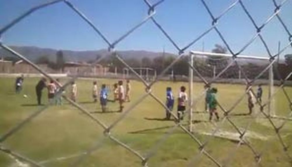 Messi, un poroto: un nene sanjuanino la clavó en el ángulo