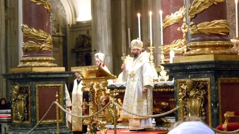 El rito es la forma más antigua de comunicación simbólica entre el hombre, la naturaleza y lo sagrado. Es el modo enque una comunidad transforma lo cotidiano en trascendencia.