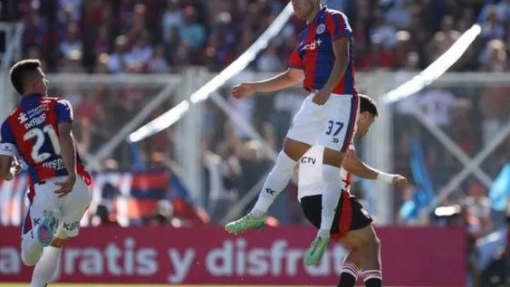 BÁEZ, de San Lorenzo, gana en las alturas ante un rival. En el Nuevo Gasómetro el local y River quedaron iguales en un partido entretenido.