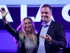 Karina Milei publicó una foto con Manuel Adorni como respaldo en el medio de la polémica. Karina Milei publicó una foto con Manuel Adorni como respaldo en el medio de la polémica.