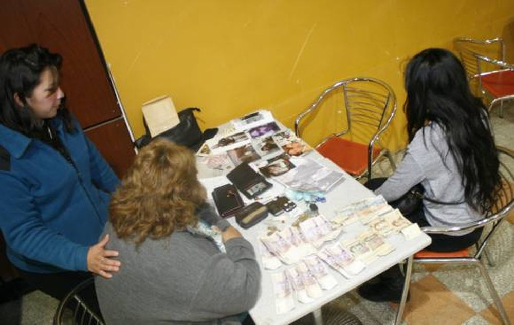 Curandera atendía clientes  en supermercado céntrico
