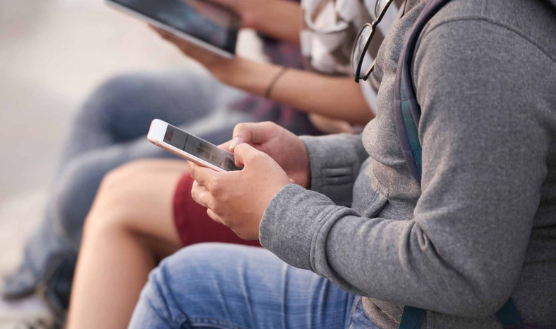 Escándalo en una escuela de Caucete: denuncian que un alumno creó imágenes íntimas falsas de sus compañeras con IA