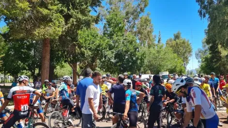 Concentración. La carrera Aniversario de Calingasta en el ciclismo libre respondió a las expectativas previas.