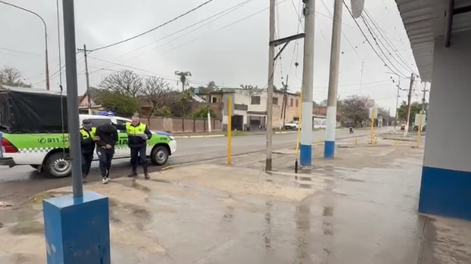 Tiene 17 años y está acusado de rociar con alcohol y prender fuego a su expareja en Tucumán: quedó detenido.