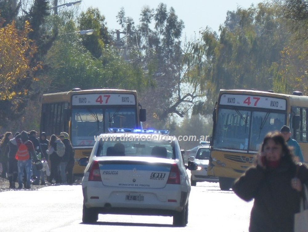 Un choque entre dos colectivos de la misma línea dejó una mujer herida en Pocito