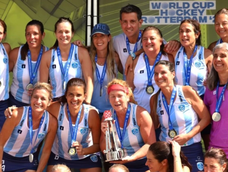La selección de Hockey femenina + 50.