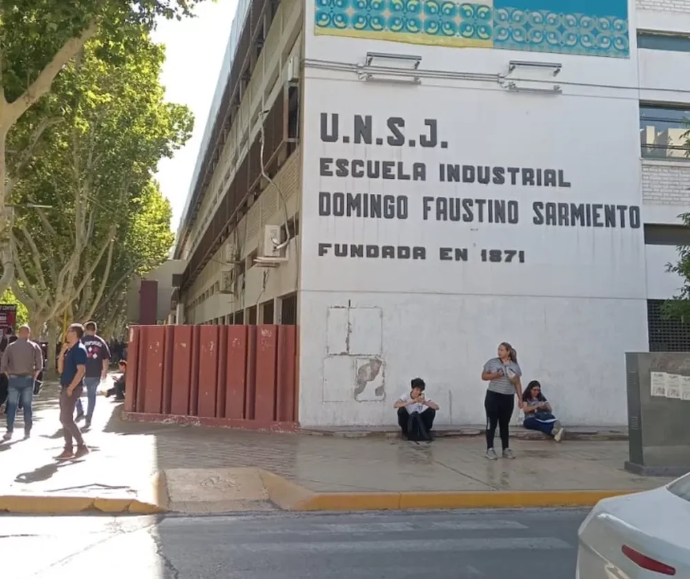 Un total de 1.600 aspirantes van por una de las 560 vacantes que hay en los colegios Preuniversitarios