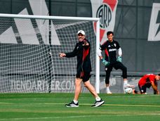 Debut. Chacho Coudet empezará a vivir la adrenalina de dirigir a River Plate debutando ante Huracán. Debut. Chacho Coudet empezará a vivir la adrenalina de dirigir a River Plate debutando ante Huracán.