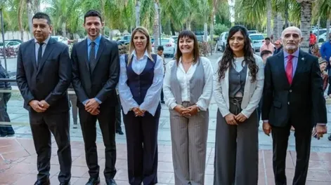 A la izquierda de la intendehta, Griselda Chávez.-