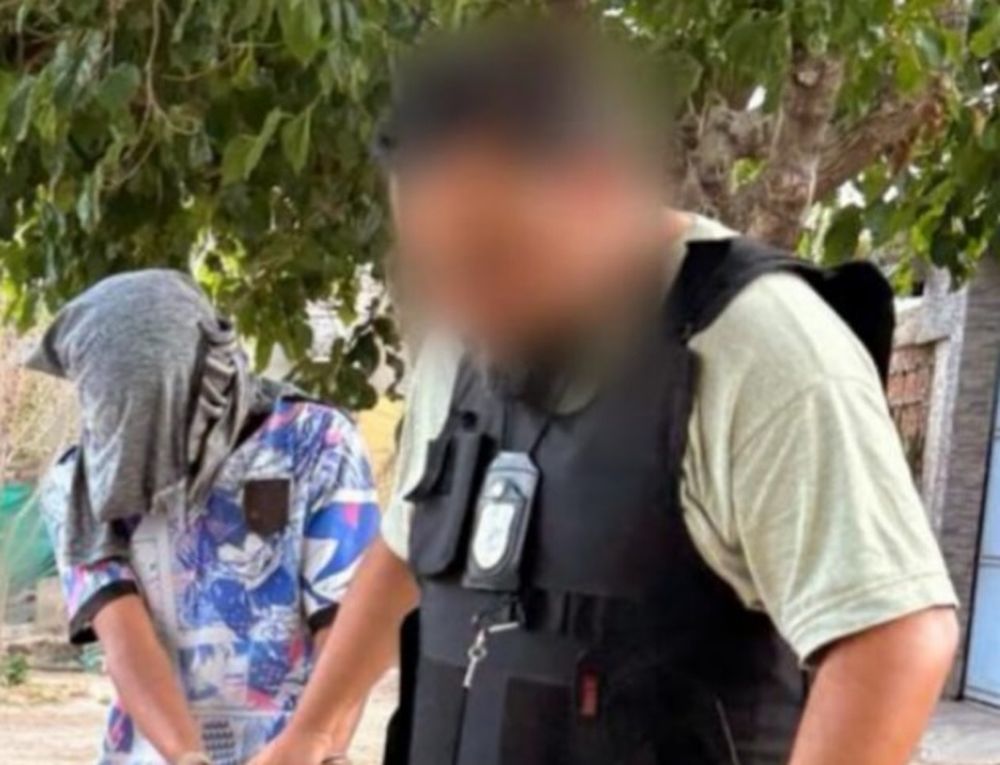 Detenido por robar en un mini market.