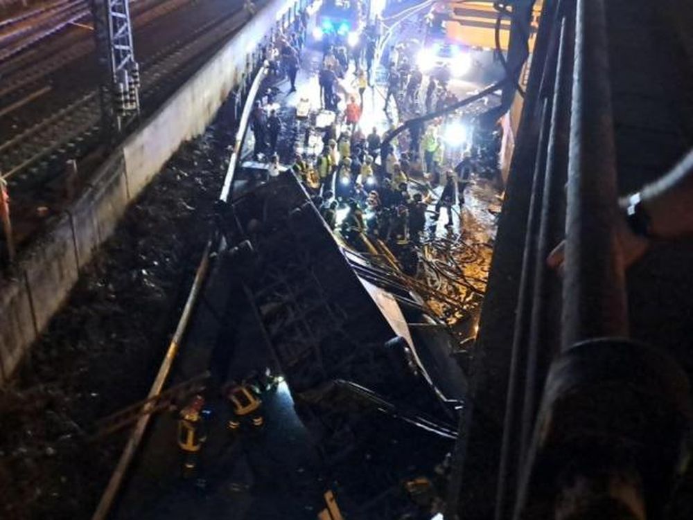 Al menos 20 personas murieron al caer un colectivo de un puente en Venecia