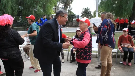 Diversión plena en el festejo del cumpleaños de 25 abuelos del Hogar de Ancianos