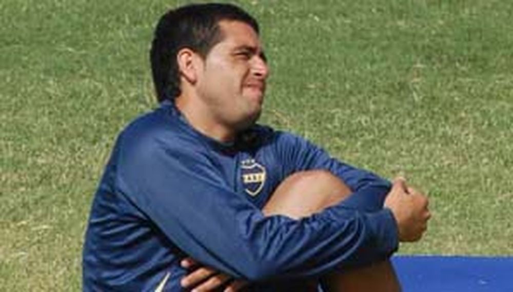 Riquelme se sumó al grupo y será titular ante Banfield