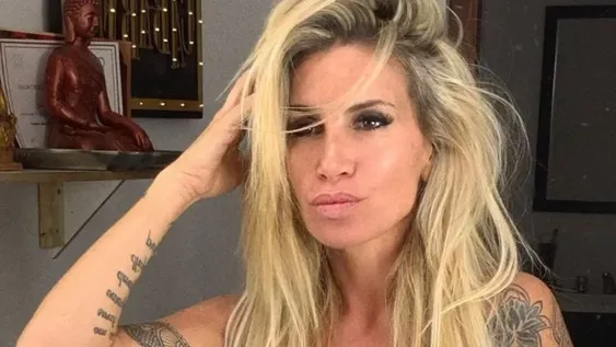 Florencia Peña, desde su mansión y en ropa interior, mostró la impactante vista de su dormitorio
