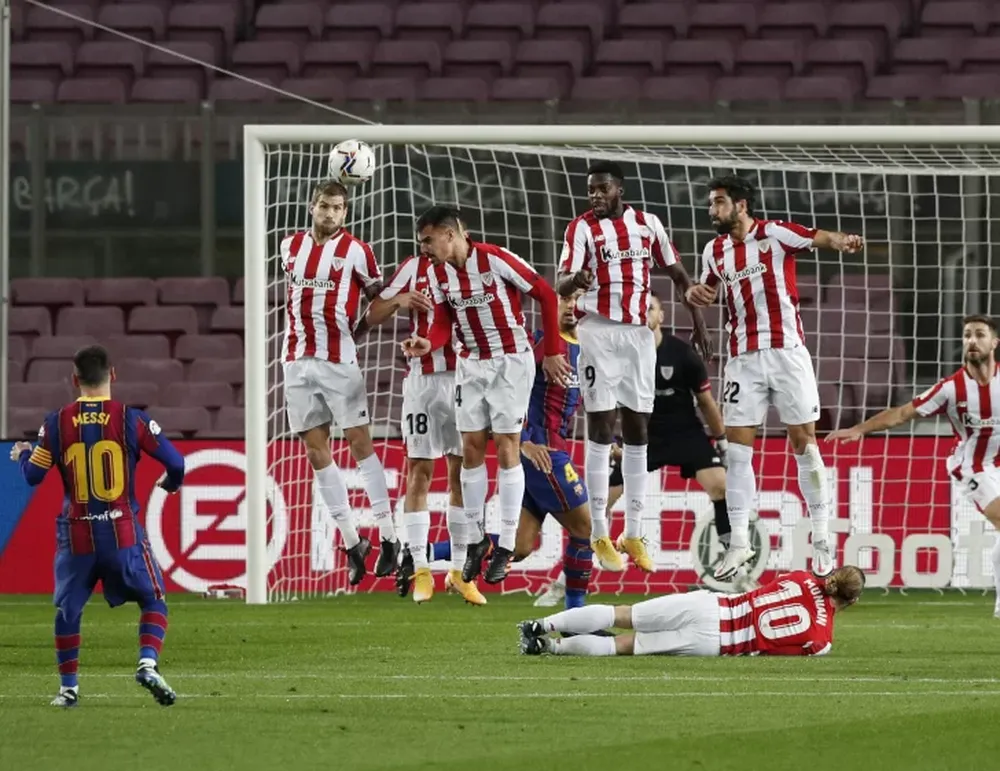 Messi les respondió en la cancha