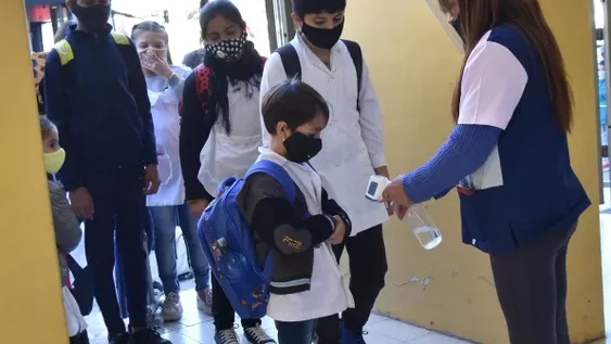 La próxima semana comenzarán los testeos anticovid en las escuelas: las claves