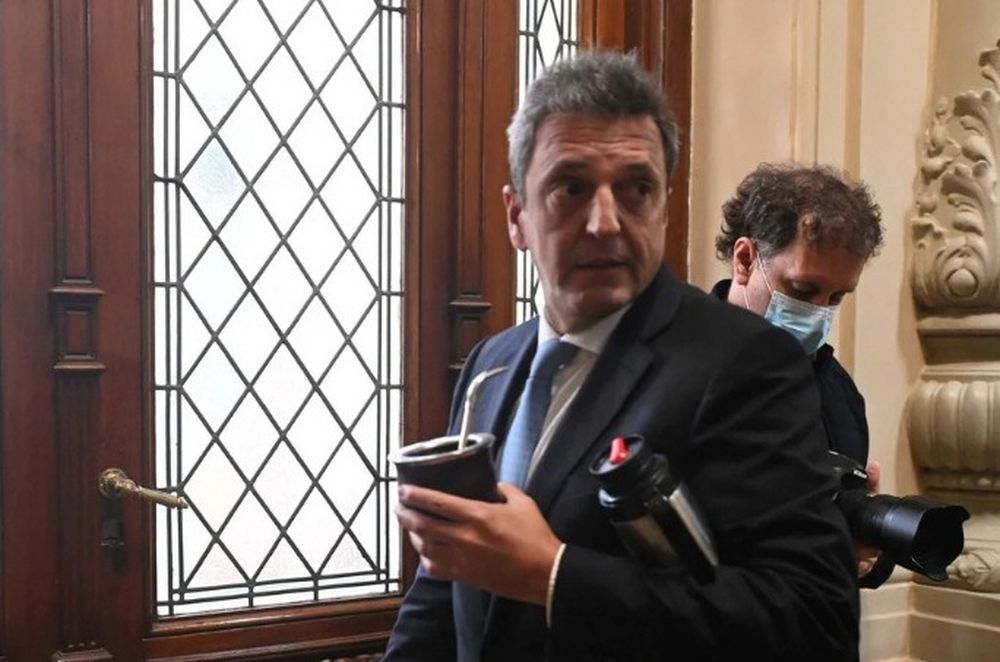 Massa frenó “especulaciones” y confirmó que dejará su banca