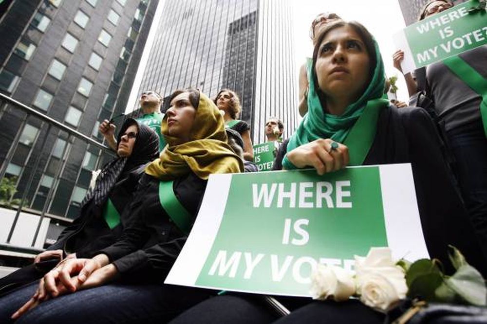 Marcha de opositores y ataque suicida en Irán